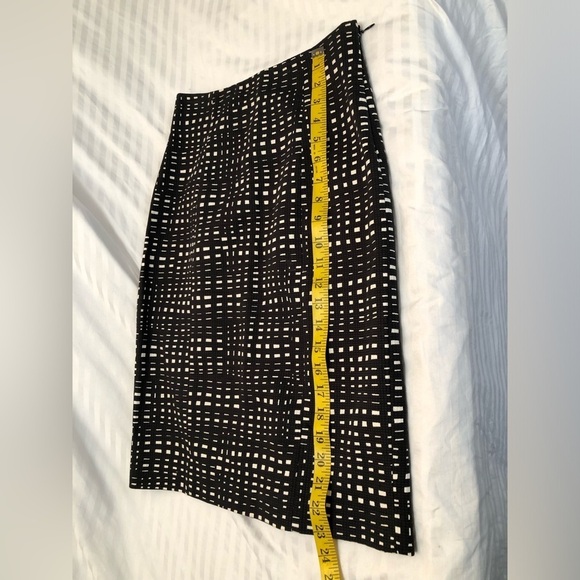 Theory Pencil Skirt Geometric Lines Black White Back Slit Unlined Size 0 - Picture 7 of 16